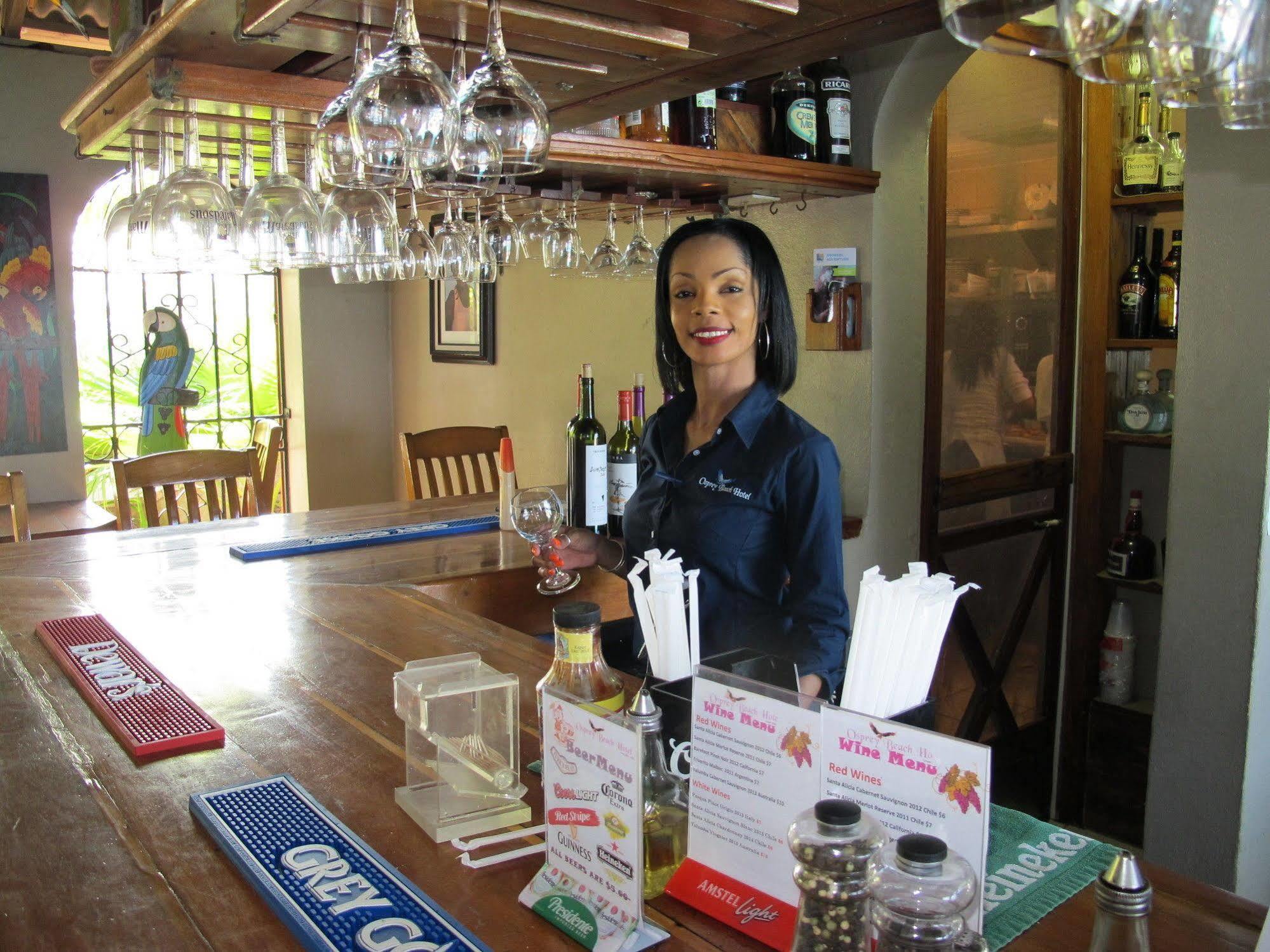 Osprey Beach Hotel Cockburn Town ภายนอก รูปภาพ